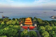 岳圣安寺求签，历史与现代的对话