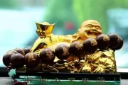 车摆什么佛像好好？揭秘汽车摆件选择指南