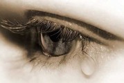 ，你会流眼泪吗？揭秘眼泪背后的吉凶预示