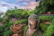 乐山寺庙求签拜拜地点与流程指南