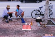 街边算命，命运的把戏与人性的迷宫