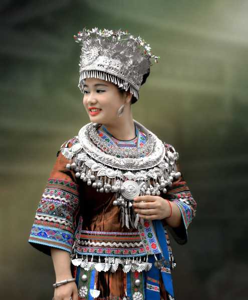 苗族算命文化揭秘，为何算命师要拿衣服？,象征,命运,八字,第1张