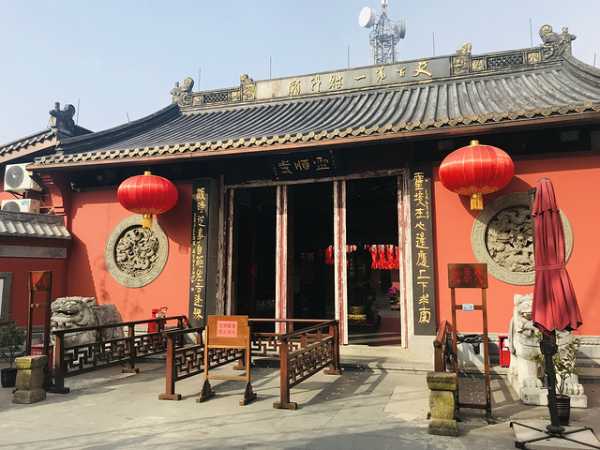 自贡寺庙求签指南，如何在自贡寺庙进行占卜,寺庙,第1张