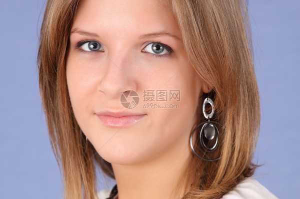 女性八字中的偏财运势，吉凶测算与投资建议,命运,八字,财运,第1张