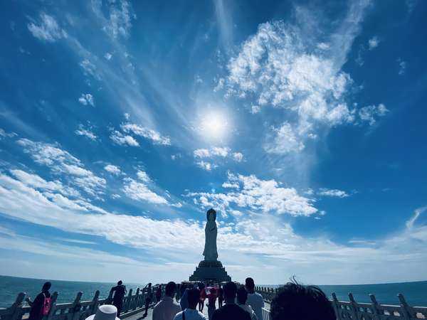 男子拜佛求签,的力量与生活智慧,命运,求签,占卜,第1张 男子拜佛求签,的力量与生活智慧,命运,求签,占卜,第1张