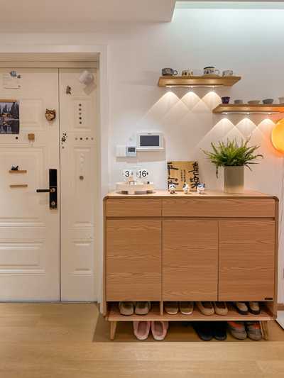 好，用户让我写一篇关于鞋柜底部放什么好的文章，先写标题，再写内容，内容不少于958个字。首先，我需要确定标题，要吸引人，同时点明主题。比如鞋柜底部放什么？讲究你知道吗？这样既点题又有吸引力,气场,能量,风水,第1张