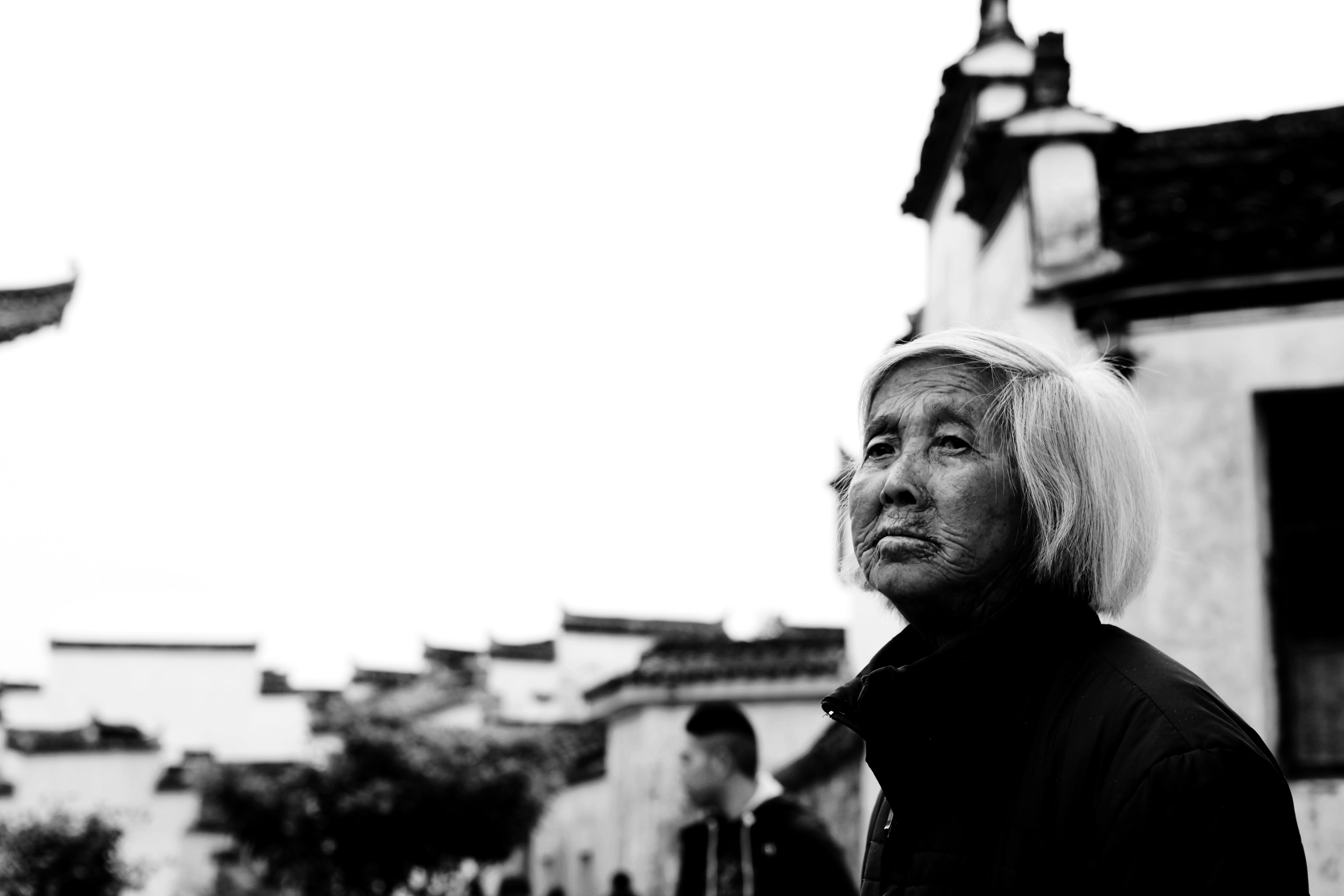 好，用户让我写一篇关于占地泼水的文章，关键词包括预兆和解梦。首先，我需要确定文章的标题，可能需要结合这两个关键词，比如占地泼水，预兆与解梦解析,象征,希望,解梦,第1张