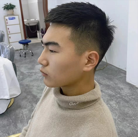 头碰到玻璃，预兆与解梦解析,象征,挑战,自我,第1张
