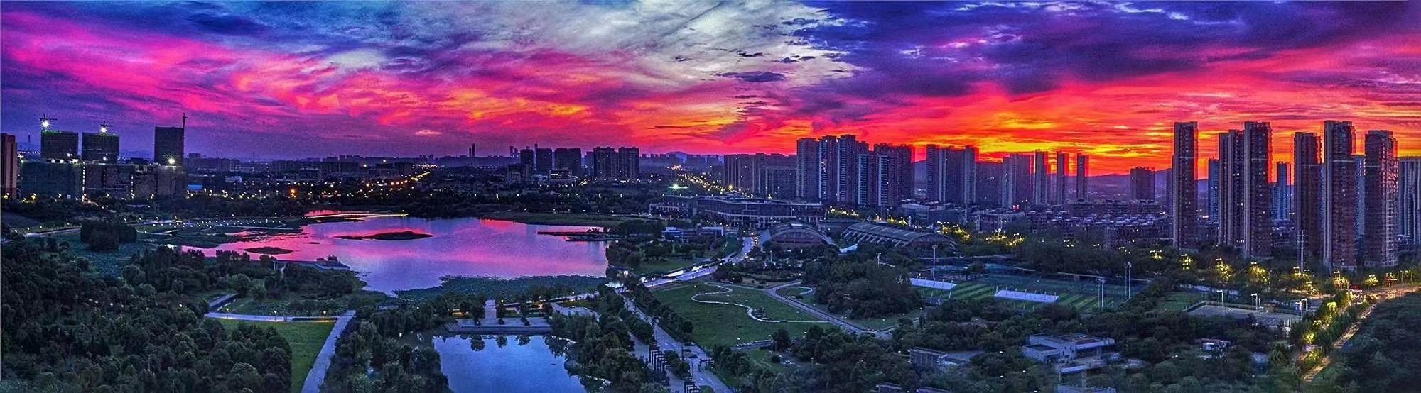 好，用户让我写一篇关于为什么被称为古都的文章，标题和内容都要写。首先，我需要确定文章的结构，可能分为几个部分，比如历史背景、文化、名人故事等,事业,传统与现代,风水布局,第1张