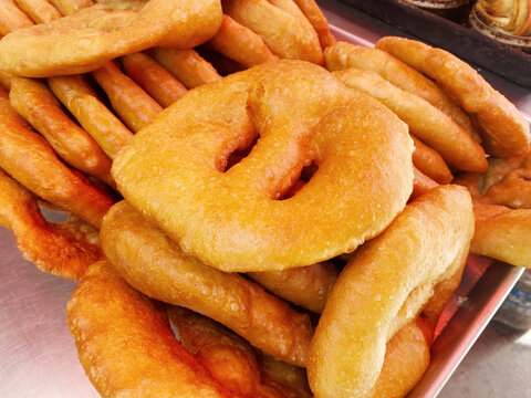 梦见吃油香，预兆与解梦解析,象征,事业,挑战,第1张