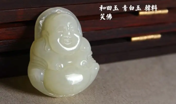 好，用户让我写一篇关于玉莹名字吉凶查询结果的文章。首先，我需要确定文章的标题，得吸引人又相关。，内容部分要不少于997个字，涵盖名字的吉凶查询结果,象征,事业,八字,第1张