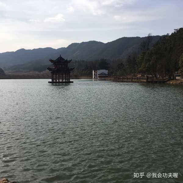 要吸引人，可能用抚州寺求签的地方在哪里？探秘寺庙内的香火求签文化这样的标题。内容部分需要详细介绍求签的历史和文化背景，以及求签的具体流程。可能还需要提到香料的种类和求签时需要注意的事项,求签,寺庙,祈福,第1张