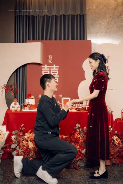 好，用户让我写一篇关于订婚吉时5点到7点的文章，先写标题，再写内容，内容不少于986个字。首先，我需要理解用户的需求。他们可能是在准备订婚，或者对订婚习俗感兴趣，想了解这个时间段的重要性,象征,吉时,注意事项,第1张