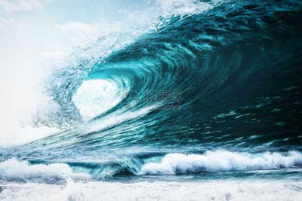 海浪中的隐喻,解析梦境中的与希望,象征,事业,挑战,第1张 海浪中的隐喻,解析梦境中的与希望,象征,事业,挑战,第1张