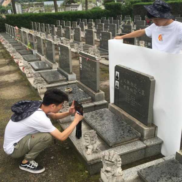 好，用户让我写一篇关于墓前种什么灌木好的文章。首先，我需要确定文章的标题，是内容，不少于858个字。用户还给了一个示例标题和内容，我可以参考一下,象征,事业,希望,第1张