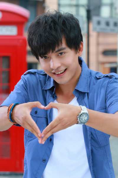 好，用户让我写一篇关于1997生肖运势的文章，标题和内容都要写。首先，我需要确定标题，要简洁又能吸引人。考虑到1997年是牛年，标题可以是1997年牛年运势解析，事业与健康的关键时刻,事业,挑战,希望,第1张