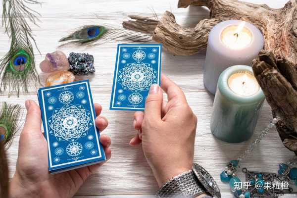 接下来，可以谈谈塔罗牌如何帮助人们了解自己，比如通过塔罗牌的引导找到内心平静，或者通过占卜了解他人星座。这部分可以增加文章的实用性，让读者觉得塔罗牌不仅仅是一种，而是有实际应用的工具,象征,自我,十二星座,第1张
