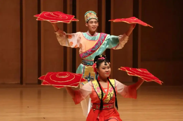 二人转吉时吉日年年有，传承民间艺术魅力,吉时,美好,第1张