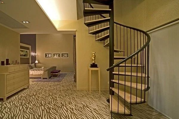 逆行楼梯的说法揭秘,传统观念与现代生活的碰撞,事业,气场,美好,第1张 逆行楼梯的说法揭秘,传统观念与现代生活的碰撞,事业,气场,美好,第1张