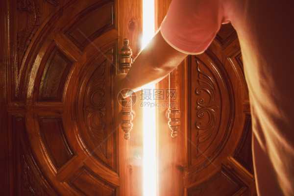 开门看见动物,解的预兆与寓意,象征,挑战,解梦,第1张 开门看见动物,解的预兆与寓意,象征,挑战,解梦,第1张