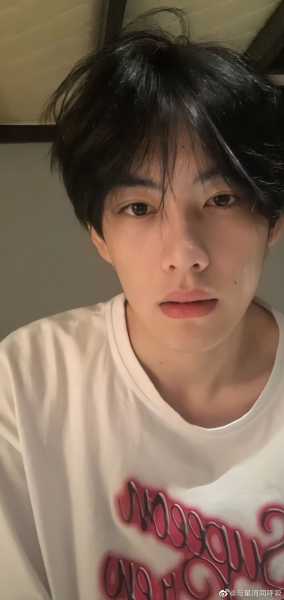 男生求签秘境,探寻神秘签文背后的故事与图片解析,事业,挑战,希望,第1张 男生求签秘境,探寻神秘签文背后的故事与图片解析,事业,挑战,希望,第1张