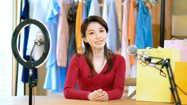 主播四年合约新规来袭,行业变革下的机遇与,挑战,合作,竞争激烈,第1张 主播四年合约新规来袭,行业变革下的机遇与,挑战,合作,竞争激烈,第1张