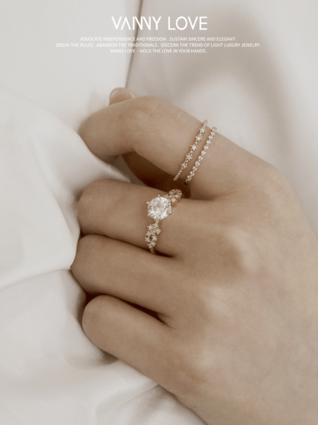 食指带戒指的寓意,揭秘食指戒指的神秘力量,象征,事业,希望,第1张 食指带戒指的寓意,揭秘食指戒指的神秘力量,象征,事业,希望,第1张