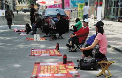 揭秘进屋算命的骗术，如何识破街头算命师的诡计,八字,算命,财运,第1张