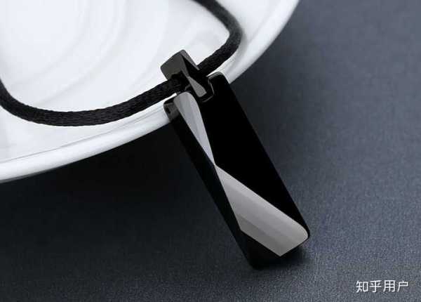 男士佩戴吊坠的指南，提升运势，守护健康,象征,事业,气场,第1张