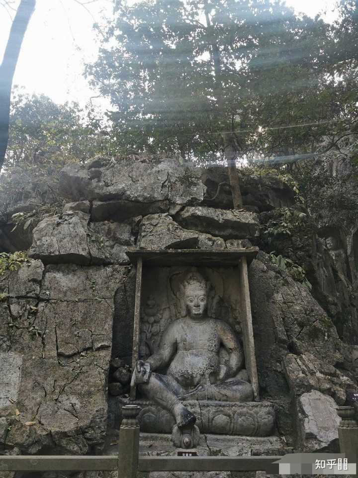 探秘灵隐寺，揭秘哪里求签最灵验，信众朝圣之旅的必知攻略,象征,求签,寺庙,第1张