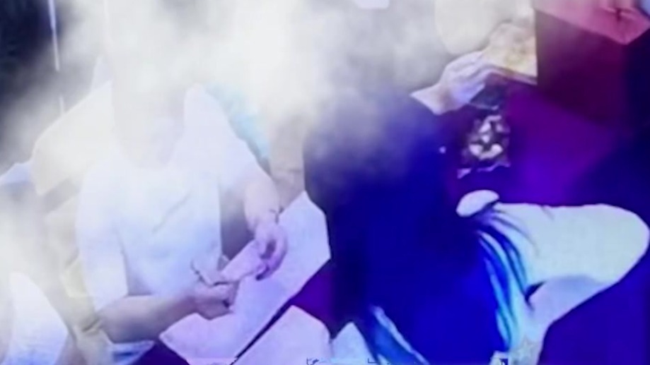 新娘酒过量,错过吉时,婚礼成遗憾,亲友共叹人生无常,象征,命运,挑战,第1张 新娘酒过量,错过吉时,婚礼成遗憾,亲友共叹人生无常,象征,命运,挑战,第1张